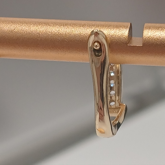 New 18k Goldplated Snap Back Hoop Huggies With and Clear CZ Earrings - Picture 4 of 7
